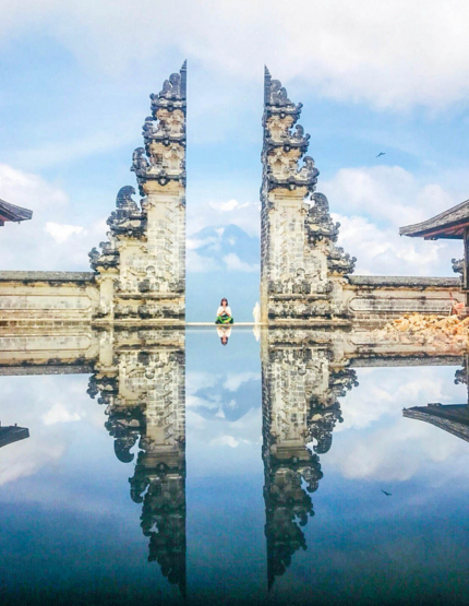 東岸經典景點任選二(Lempuyang Temple連普揚寺-天堂之門 / Tirta Ganga水上宮殿 / Taman Ujung水上皇宮)→Villa Check In→別墅享用三道式晚餐(可自由選擇在別墅內或餐廳用餐)