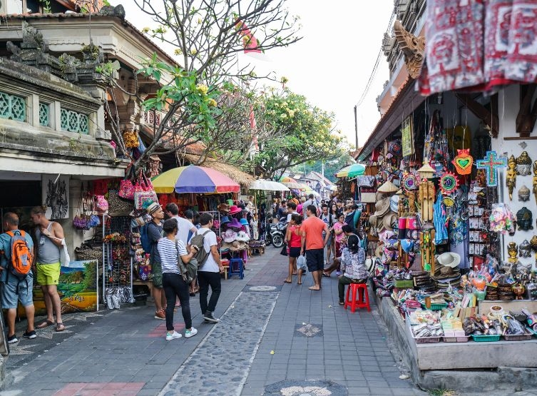 贈送漂浮早餐→烏布市區觀光( 烏布皇宮 / 傳統市集 / 猴林路)→法式甜點下午茶→髒鴨風味餐+香烤沙嗲