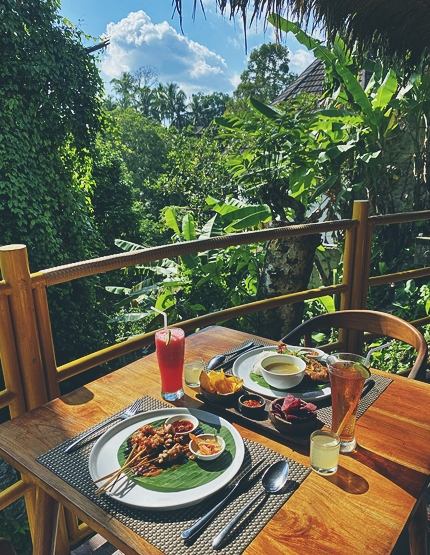 贈送漂浮早餐→烏布市區觀光( 烏布皇宮 / 傳統市集 / 猴林路)→法式甜點下午茶→髒鴨風味餐+香烤沙嗲