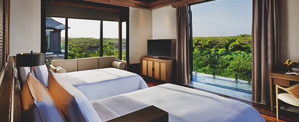 五星渡假村內自由活動 (海灘、戶外泳池、親子滑水道、兒童俱樂部等)→金巴蘭沙灘日落&海鮮燒烤風味餐