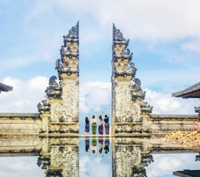 東岸經典行程探索 (天空之門 / Tirta Gangga水上宮殿)→睡覺大象景觀餐廳→彭里普蘭村Penglipuran Village→前往金塔瑪尼→酒店內享用晚餐