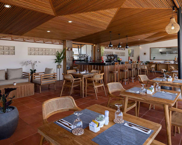 台北→峇里島→迎賓獻花→芳香精油按摩120分鐘→南洋風味餐