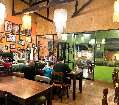 酒店自由享樂(頂樓無邊際泳池好好拍~)→庫塔洋人街→Single Fin斷崖海景俱樂部(飲品自理)→凱特泰式風味料理→護膚芳療Lulur SPA 120分鐘