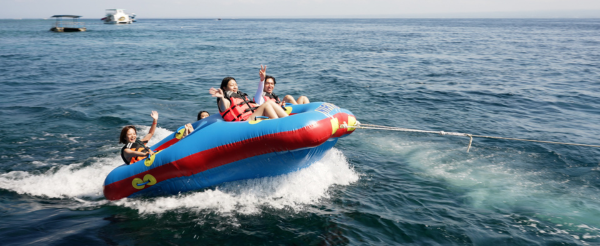 碼頭登船來去藍夢島住一晚 (甜甜圈 / 香蕉船 / 浮潛 / 水上溜滑梯 / 加贈海底漫步一次 / 活動簡餐 / 島上觀光)→渡假村泡泳池享受日落美景→檸檬草餐廳