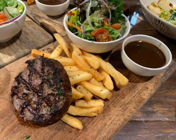 DAY 6 泳池別墅內漂浮早餐→自由活動→牛排套餐→機場→台北