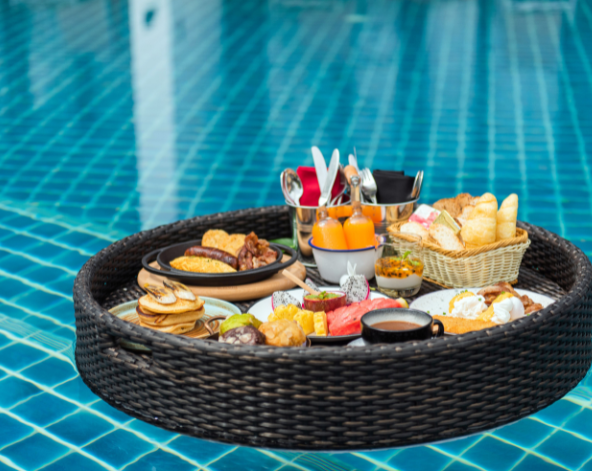 DAY 6 泳池別墅內漂浮早餐→自由活動→牛排套餐→機場→台北