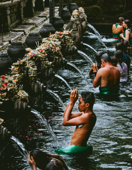 聖泉寺→金塔瑪尼火山景觀咖啡廳→德哥拉朗梯田→酒店Check In→空中花園日落瑜珈體驗→渡假村內晚餐