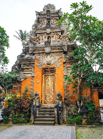 DAY2 烏布傳統市場→烏布皇宮→特色石鍋河粉→德哥拉朗梯田→聖泉寺→SAMAYA UBUD英式下午茶→NURIS WARUNG醬烤豬肋排餐