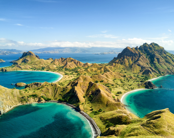 Padar Island登頂(帕達爾灣美景跟日出 約四點半起床、五點出門)→粉紅沙灘→Komodo Island→Taka Makassar月牙灣→Manta Point(浮潛看鬼蝠魟)