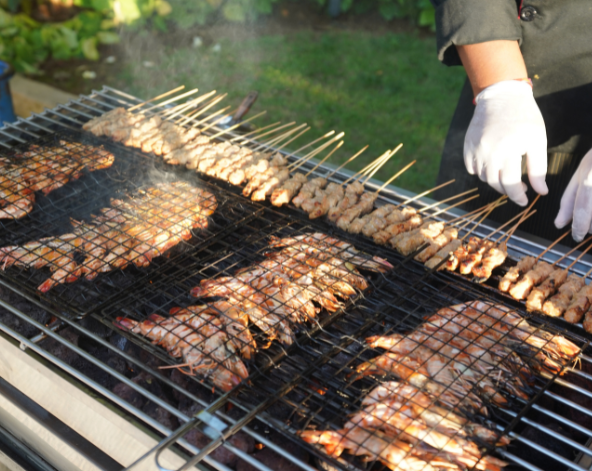 享用泳池漂浮早餐→Villa內自由活動→庫塔市區逛街(不想逛街也可以直接散步到沙灘玩~)→Villa BBQ派對之夜+賓果競賽 (各種獎品等爸媽幫小朋友贏回來喔)
