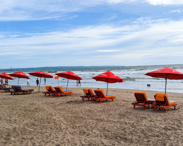 台北→峇里島→迎賓獻花→水明漾懶骨頭沙灘下午茶→南洋風味餐