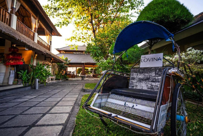 酒店內自由活動→眺望巴杜爾火山&火山景觀餐廳享用午餐→前往羅威那→酒店Check In→越式特色石鍋河粉