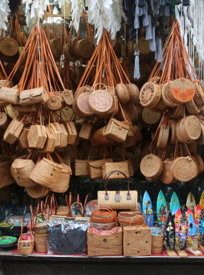 悠閒享用早餐→烏布傳統市場→烏布皇宮→猴林路→芳香精油按摩120分鐘→髒鴨風味餐+香烤沙嗲 或 醬烤豬肋排 二選一