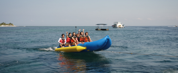 碼頭登船來去藍夢島住一晚 (甜甜圈 / 香蕉船 / 浮潛 / 水上溜滑梯 / 加贈海底漫步一次 / 活動簡餐 / 島上觀光)→渡假村泡泳池享受日落美景→檸檬草餐廳