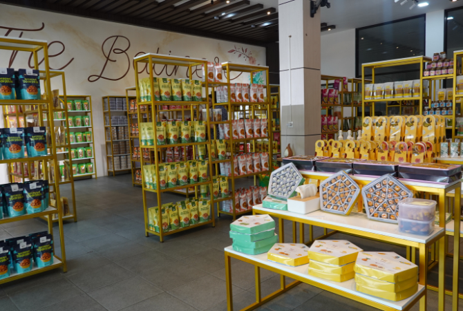 悠閒享用早餐→網紅伴手禮店→道地印尼綜合飯→機場→台北