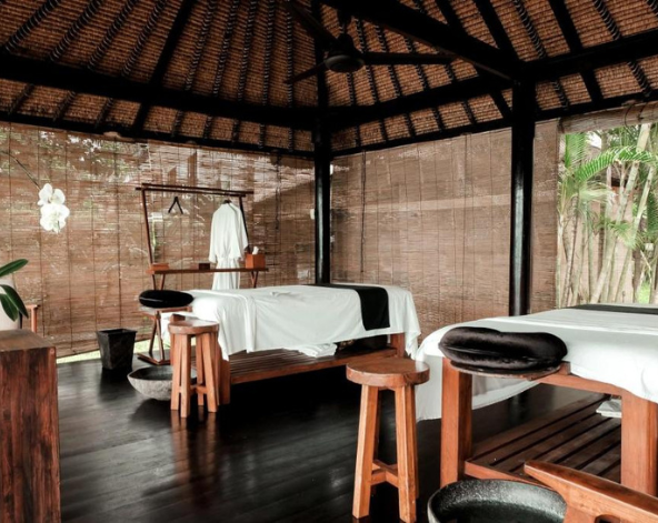 野餐風格早餐→渡假村內自由活動→南洋下午茶→秘境沙灘→花園餐廳