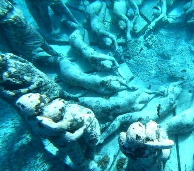 龍目島-海底雕像群