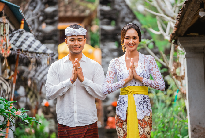 台北→峇里島→迎賓獻花→金巴蘭海灘看日落(招待椰子水與烤玉米)→水上餐廳