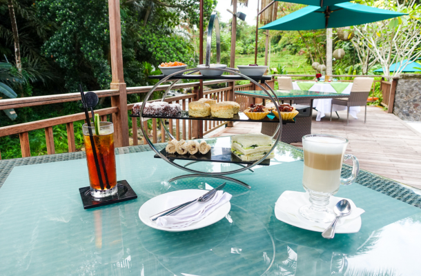 DAY2 烏布傳統市場→烏布皇宮→NURIS WARUNG醬烤豬肋排餐→德哥拉朗梯田→聖泉寺→SAMAYA UBUD英式下午茶→特色石鍋河粉