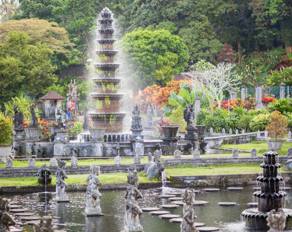 東岸經典行程探索 (天空之門 / TIRTA GANGGA水上宮殿)→花園餐廳→Tukad Cepung 瀑布→前往金塔瑪尼→酒店內享用晚餐
