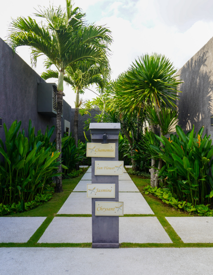 DAY1 台北→峇里島→迎賓獻花→能量熱石按摩120分鐘→水上餐廳印尼風味餐