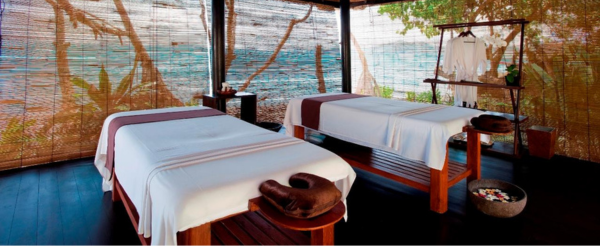 野餐風格早餐→Alila經典體驗二選一:藍色潟湖浮潛或峇里式按摩60分鐘→渡假村內自由享樂&南洋下午茶→渡假村內享用三道式晚餐