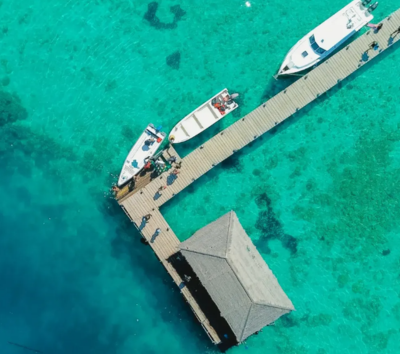 峇里島機場→科摩多機場→碼頭登船→Kelor Island(建行登頂+玩水)→午餐→Manjarite Island (浮潛點)→Kalong Island (紅樹林、蝙蝠、日落)→Padar Island停船(為明天登頂日出做準備)